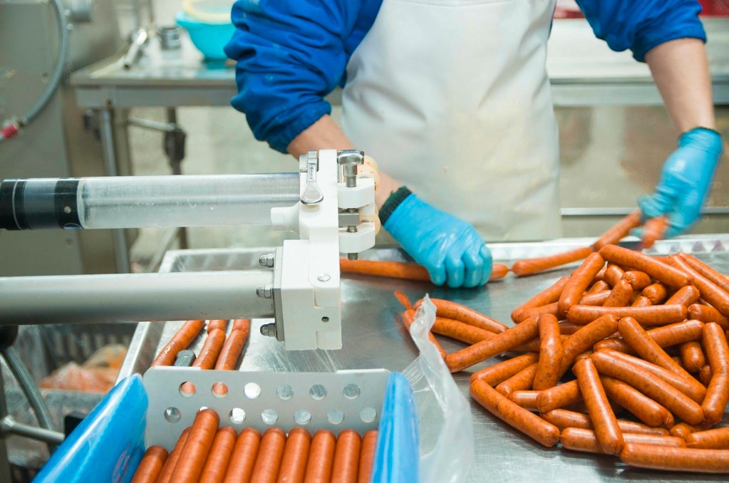 Мясокомбинат из ЛНР запускает поставку продукции в 