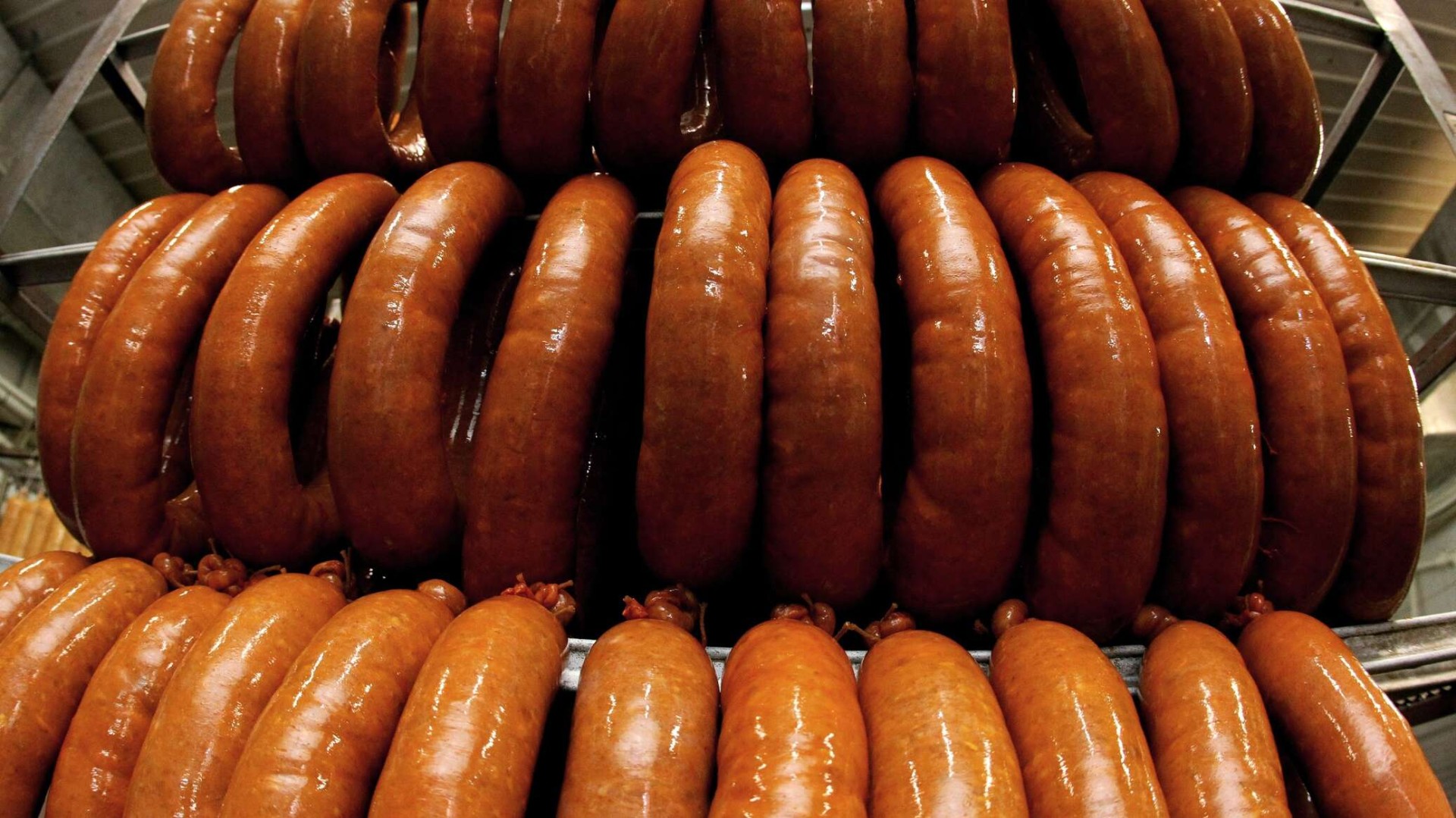 В Смоленской области мясокомбинат вдвое увеличит объемы производства колбасы