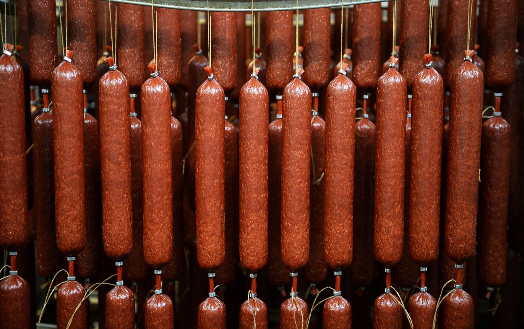 ФАС возбудила дело против «Дымова» по жалобе Останкинского мясокомбината