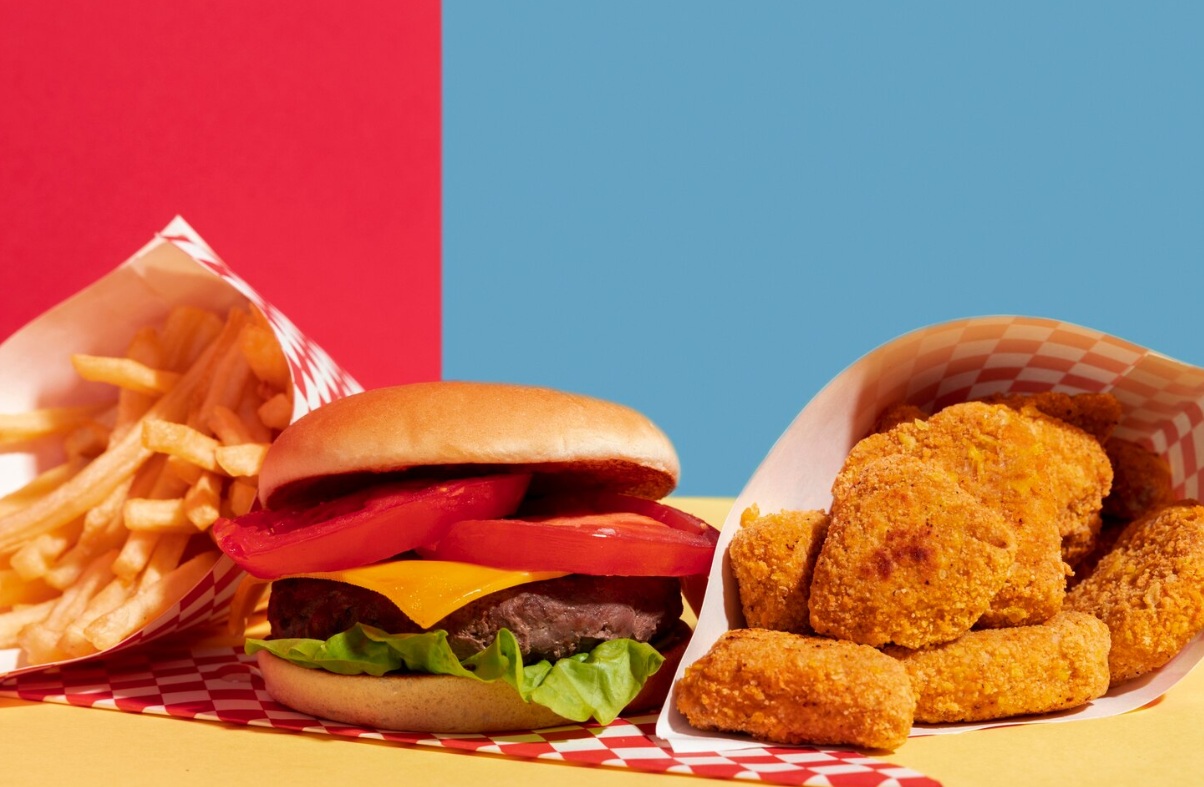 Фастфуд-гиганты в Европе под огнем критики из-за провала стандартов благополучия птицы