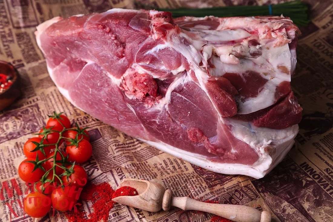 Динамика средних цен отечественных производителей на живых свиней, свинину, субпродукты и шпик по федеральным округам России, данные на 28 марта 2023 года