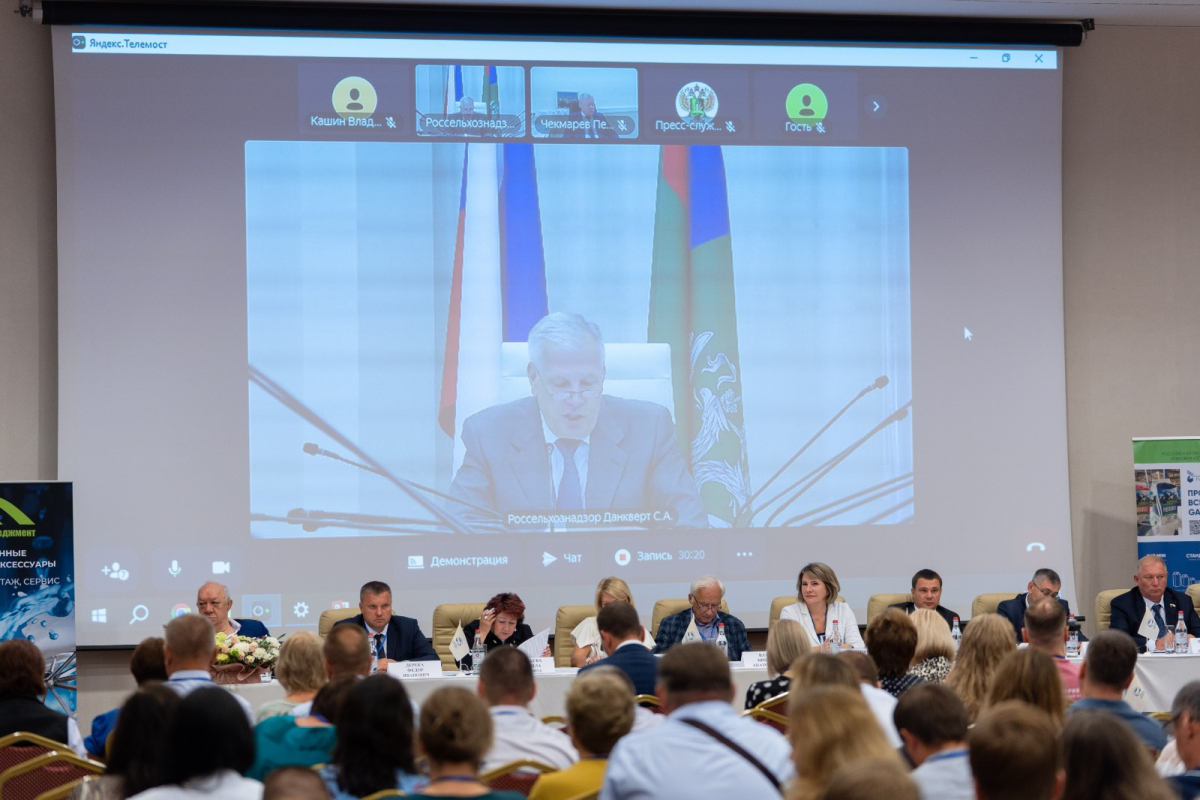 Руководитель Россельхознадзора призвал ужесточить контроль за качеством молока в России