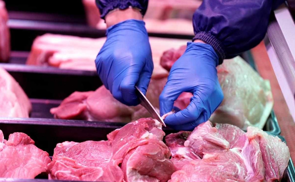 В якутской столовой обнаружили зараженное африканской чумой свиней мясо